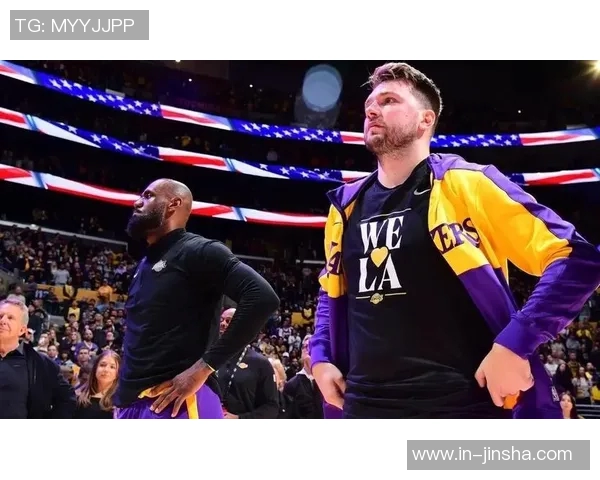 老詹关键时刻遭封盖夸梅质疑为何不传给东契奇作为首选