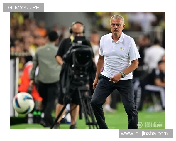 穆里尼奥将创历史成为首位执教七队晋级欧冠淘汰赛的教练 穆里尼奥将创历史成为首位执教七队晋级欧冠淘汰赛的教练