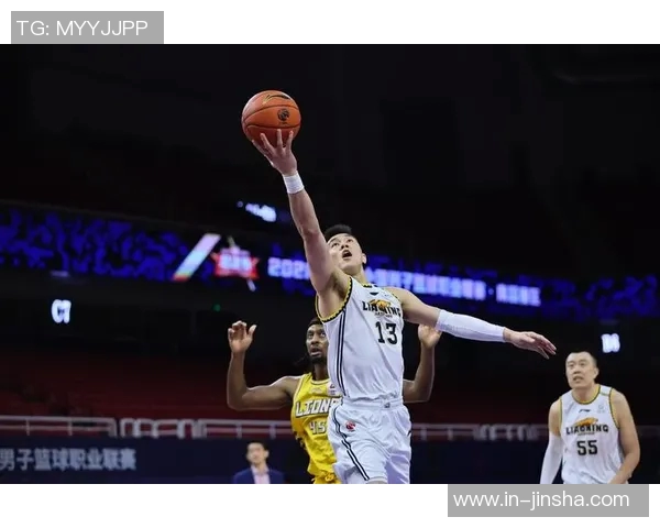 郭艾伦表现平淡仅得6分2板2助失误频繁状态堪忧 郭艾伦表现平淡仅得6分2板2助失误频繁状态堪忧