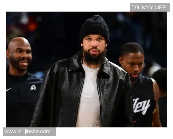 布克谈狄龙的激怒与队友关系:他是你希望的战斗伙伴 布克谈狄龙的激怒与队友关系:他是你希望的战斗伙伴